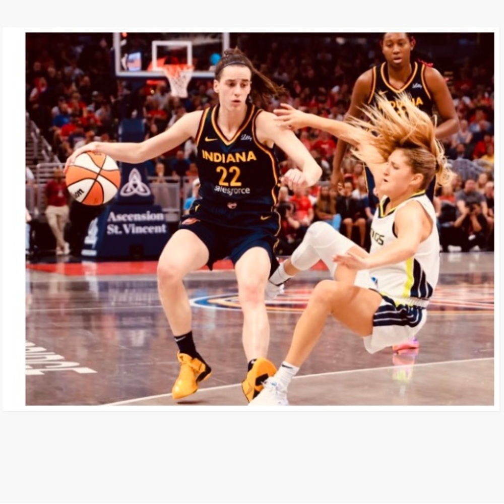 NEW!💯 CAITLIN CLARK ULTRA GLOSSY 8.5x11 ROOKIE INDIANA FEVER 3 POSTER 2024 SET!